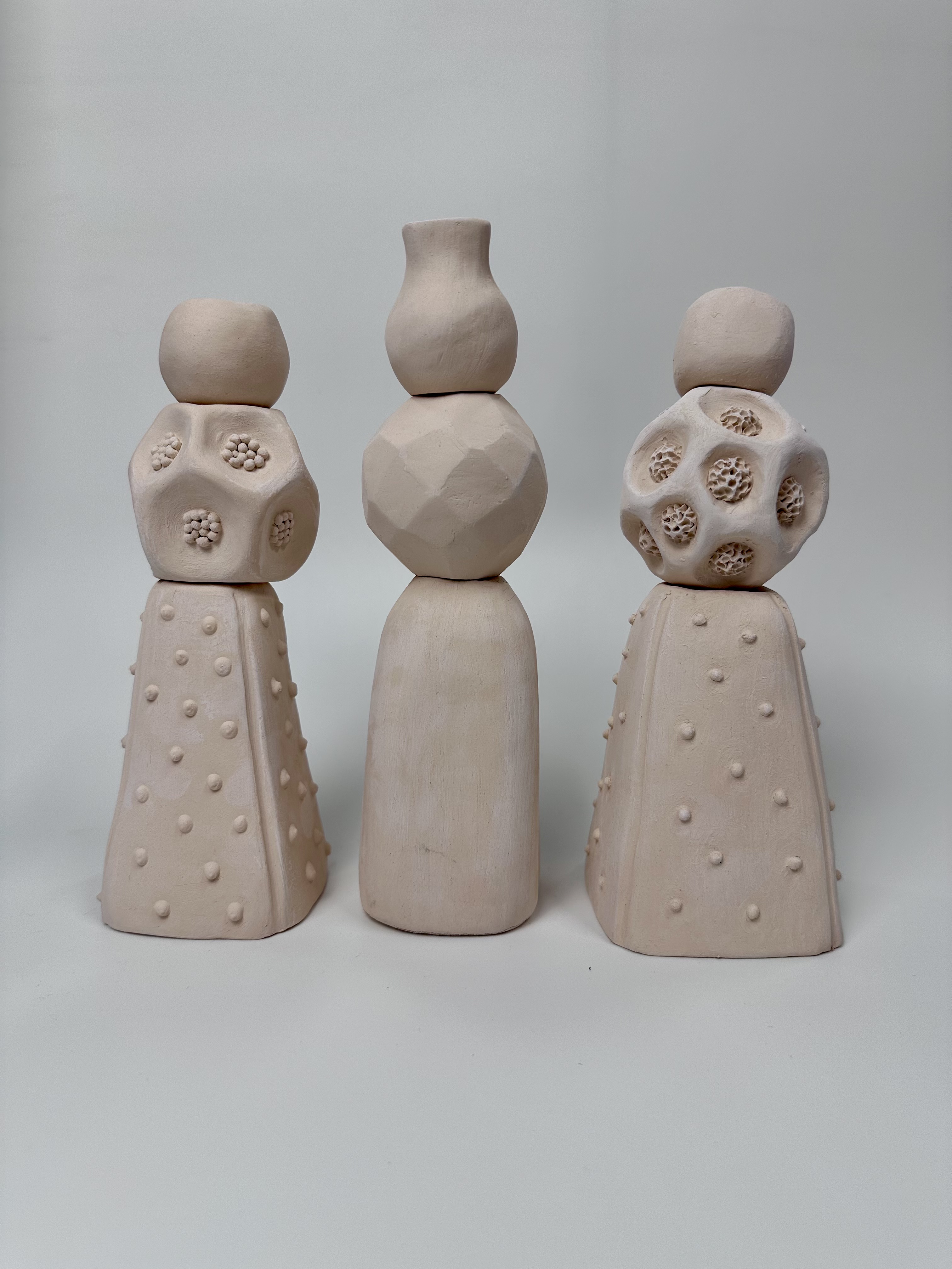 Три фигуры без названия