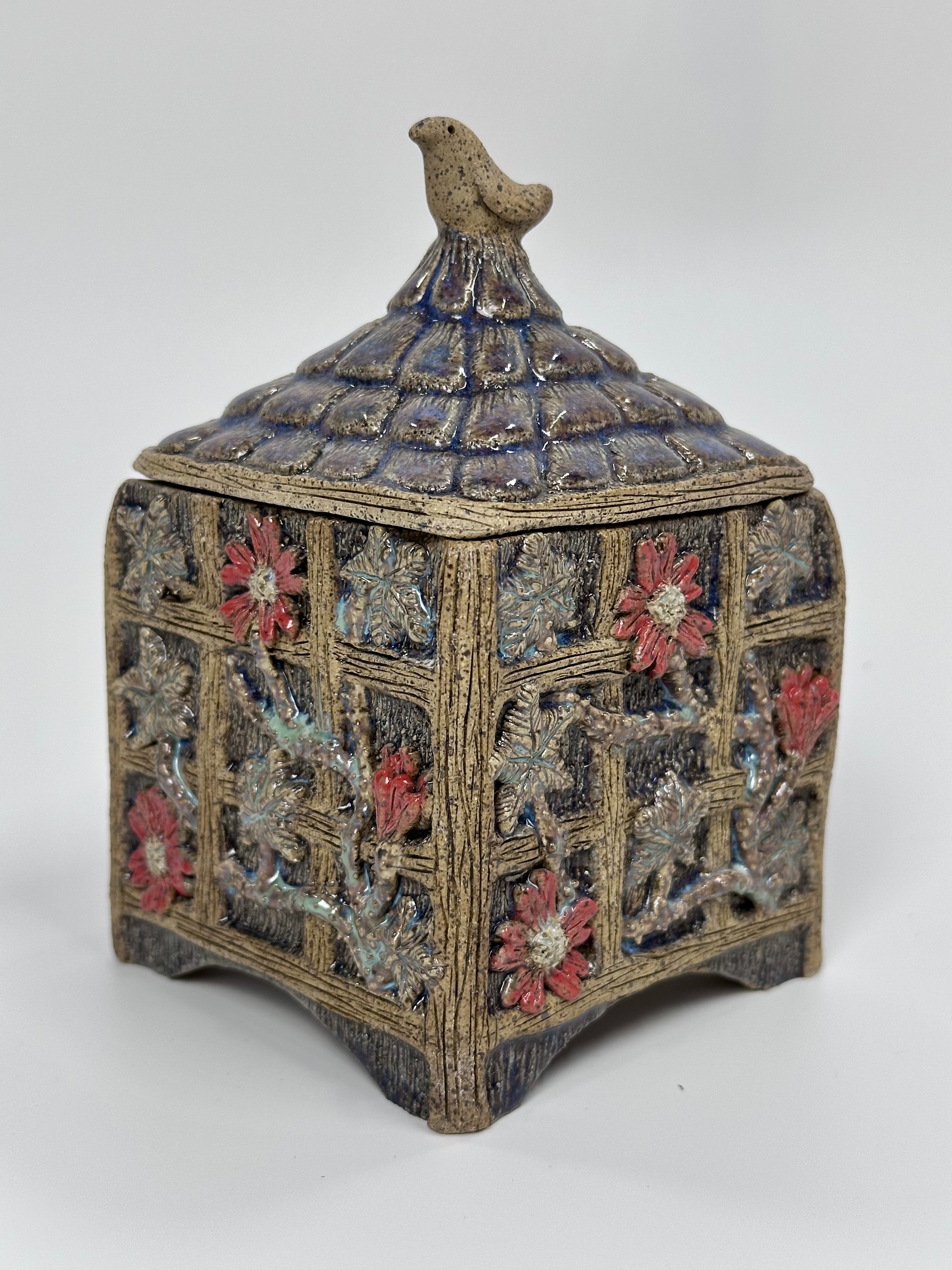 Ларец с птицей, керамика